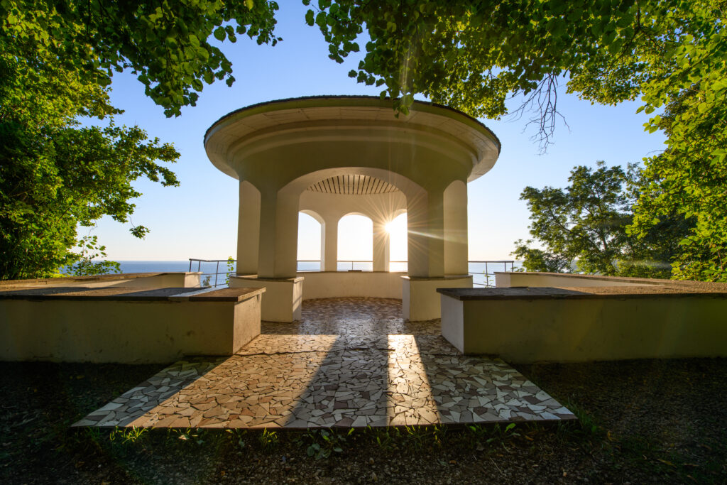 Oru pargis asuv Nõiametsa paviljon. Fotograaf Sven Začek
